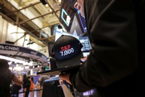 [뉴욕증시]S&P500 장중 7000선 돌파…美 금리 동결(상보)