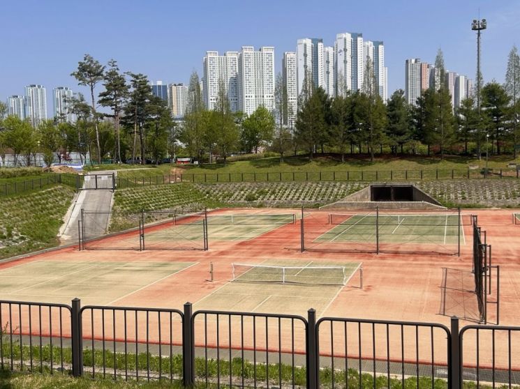 대화동 킨텍스 유수지 활용 테니스장. 고양특례시 제공