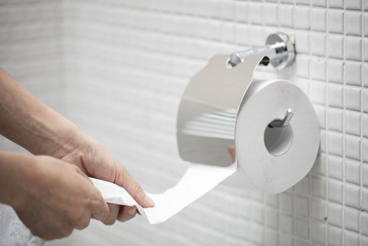 "화장실 휴지, '이 방향'으로 걸면 절대 안돼"…세균 노출 위험↑