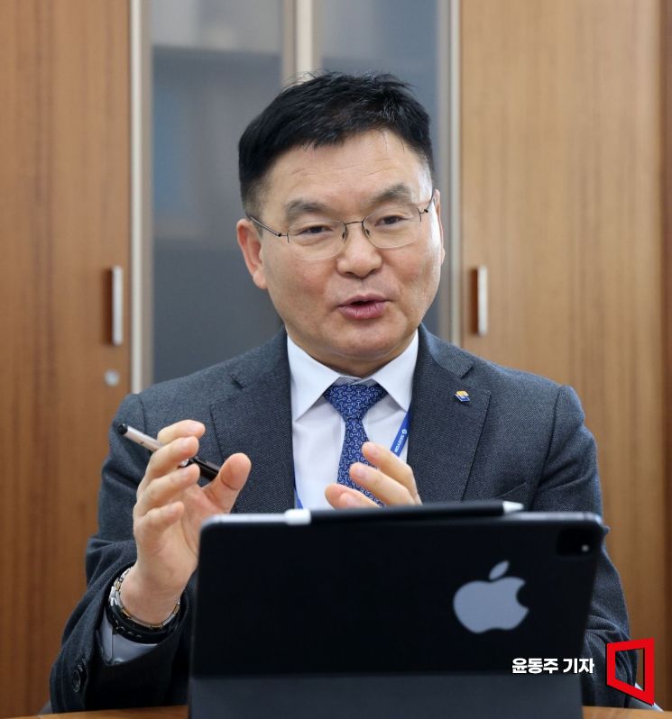 강용석 서연이화 대표가 아시아경제와 인터뷰를 하고 있다. 윤동주 기자