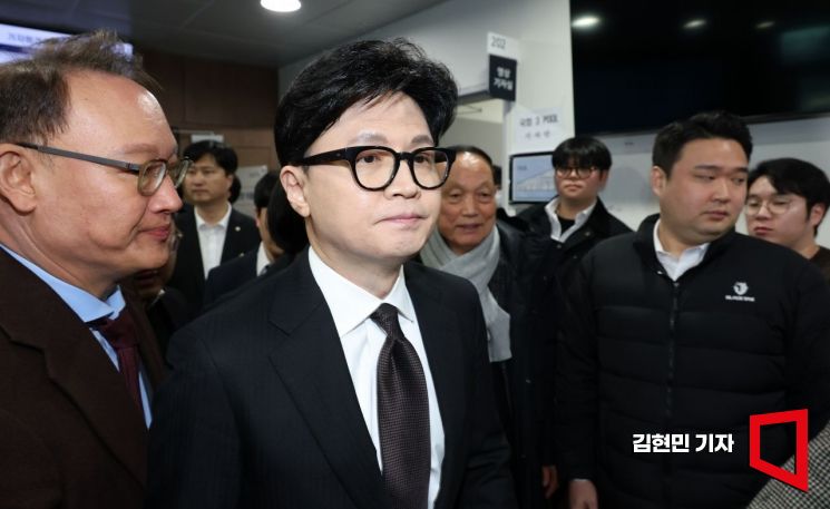 [Current Affairs Show] Jang Sungchul: "The Alpha and Omega for Han Donghoon Is the Badge"