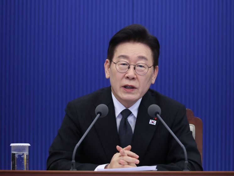 "어차피 올 세상" 이 대통령에…금속노조 "굴러가는 수레 두는 게 국가인가"