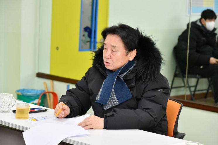 3선 퇴임 앞둔 최문순 화천군수, 마지막 산천어축제 업무보고 주재