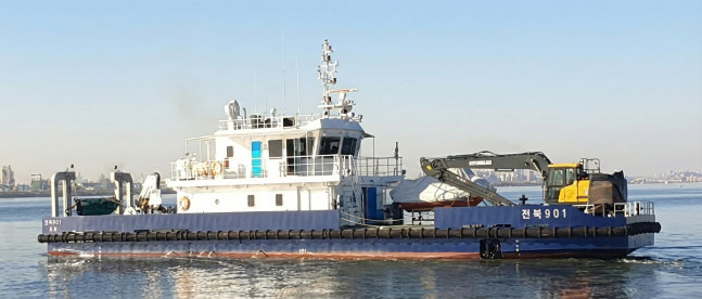 청정 전북바다 지키기 본격 시동… ‘전북901호’첫 출항