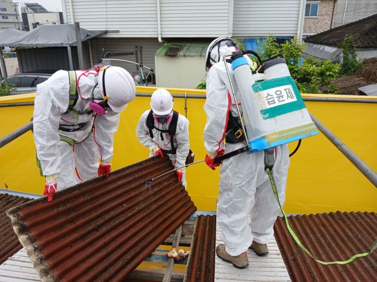 광주 서구, 노후 슬레이트 철거…안전한 주거환경 조성