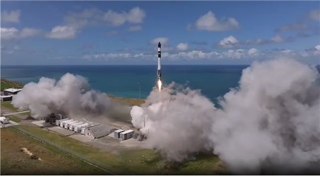 국내 첫 양산형 초소형 군집위성 검증기 교신 성공