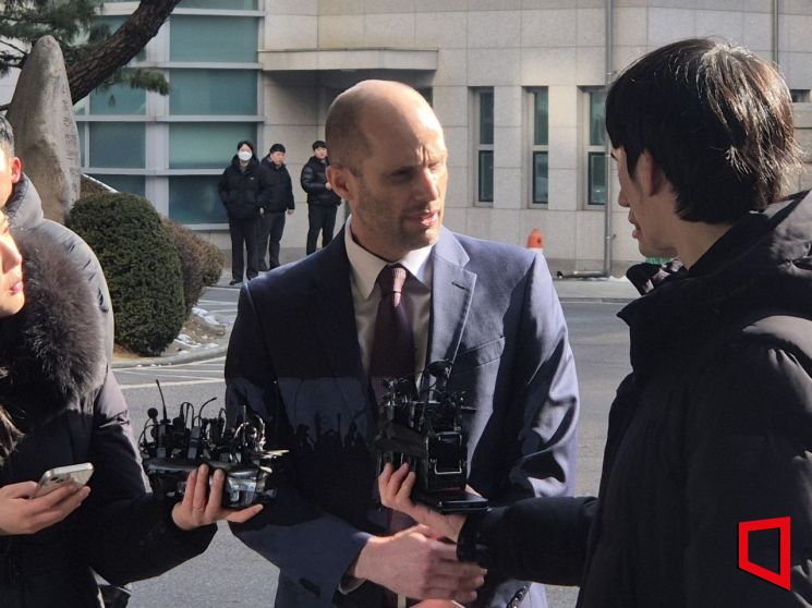 '셀프조사 증거인멸' 혐의, 쿠팡 로저스 첫 경찰 출석