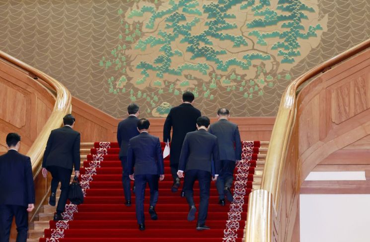 이재명 대통령이 지난해 12월 29일 용산 대통령실 이전 후 청와대로 첫 출근을 하고 있다. 연합뉴스