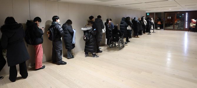 "7200원짜리 '두쫀롤' 5만원에 팔아요"…6배 되팔이까지 등장