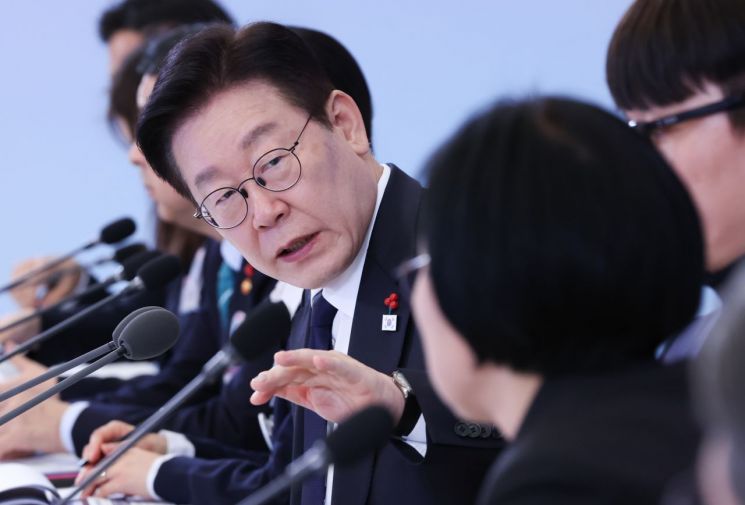 다주택자 겨냥한 李…"부동산 정상화 불가능? 기회 있을 때 잡으라"