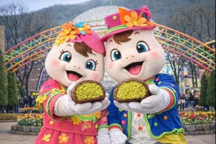 "두쫀쿠 사면 입장권"…영화관도 놀이공원도 '두쫀쿠 마케팅'