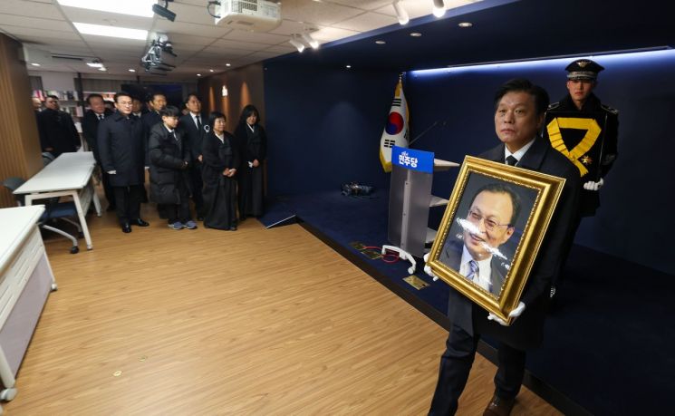 故 이해찬 전 총리 영면에 들다