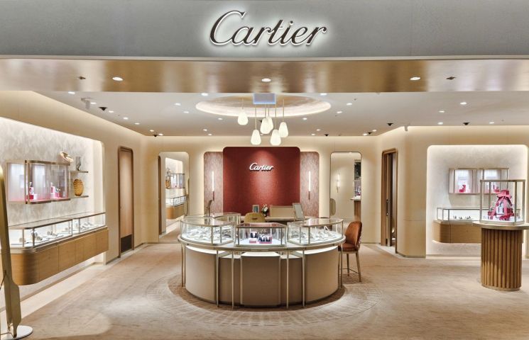 "고민하는 사이 백만원 올랐어요"…연초부터 줄줄이 가격 오르더니 인상 예고도