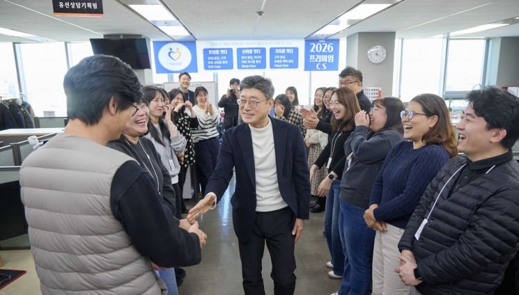 정재헌 SKT 사장, 전국 현장경영…"하나의 드림팀으로 신뢰 회복"
