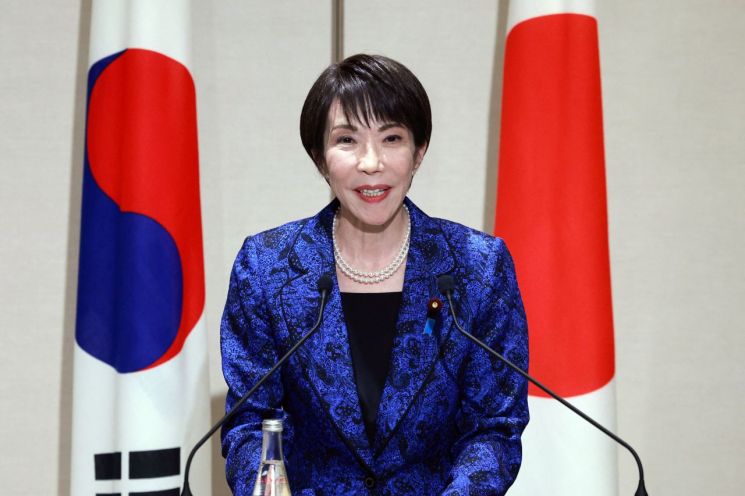 다카이치 총리, '엔저' 장점 강조…"수출 산업에 큰 기회"