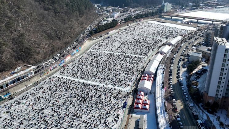 화천산천어축제 폐막, 159만명 방문…세계 관광객 사로잡았다