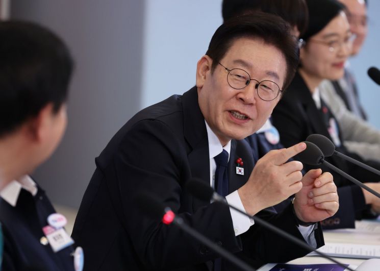 '정부 정책은 부동산 배급' 野 지적에…이 대통령 "시대착오적 종북몰이"