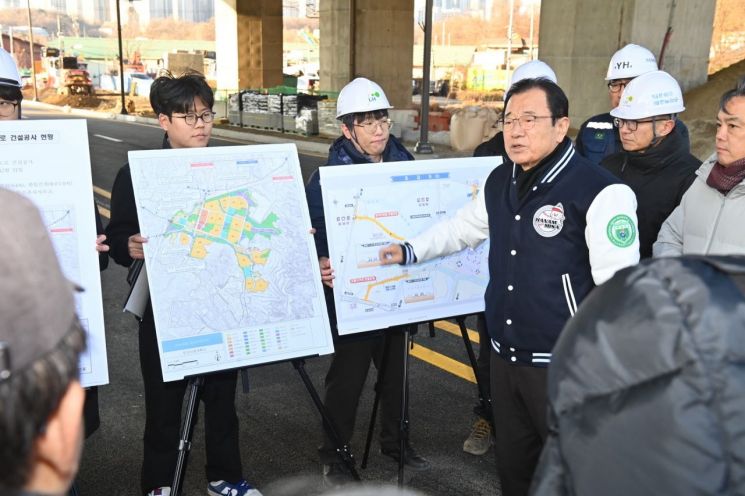 하남시가 2026년을 맞아 시민들의 일상을 획기적으로 바꿀 7개 분야, 71개 사업을 담은 '2026 달라지는 하남생활'을 2일 발표했다. 하남시 제공