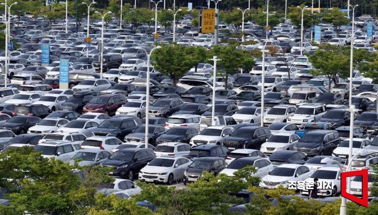 "비행기표는 간신히 구했는데 어쩌나" 설 연휴 공항 주차대란 현실화