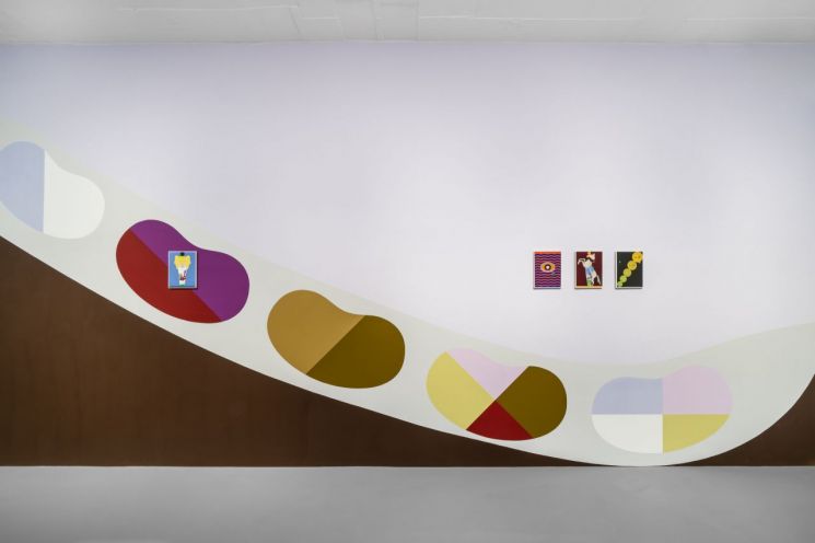 [갤러리 산책]캐스퍼 보스만스, 완두콩으로 풀어낸 '정체성의 풍경'