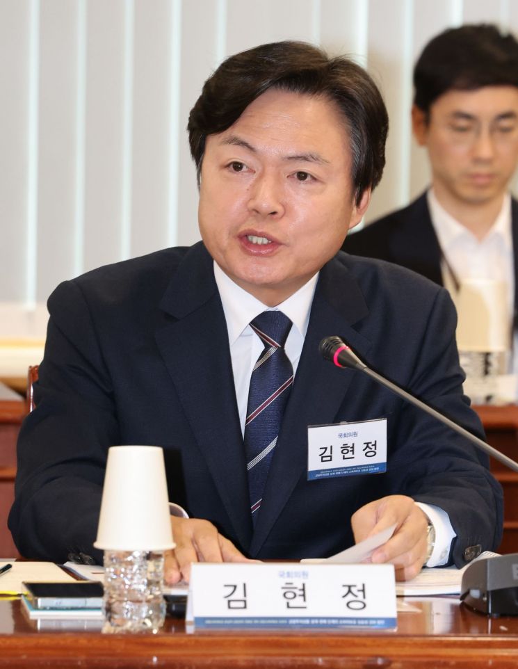 與, 국힘 향해 "주택 6채 장동혁부터 입장 밝혀야"