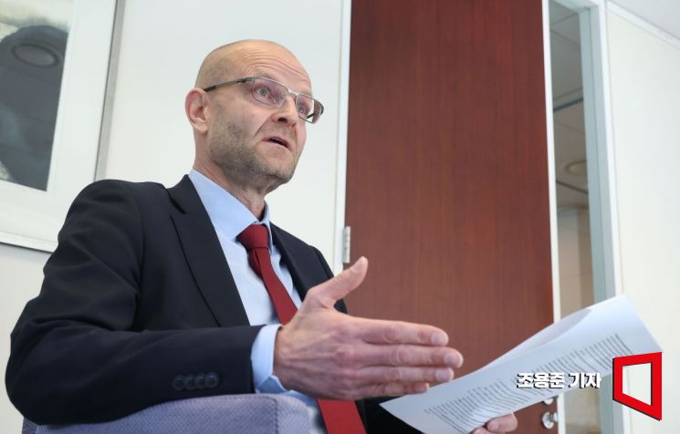 유리 예르비아호 주한핀란드대사가 서울시 종로 핀란드 대사관에서 아시아경제와 인터뷰 하고 있다. 조용준 기자