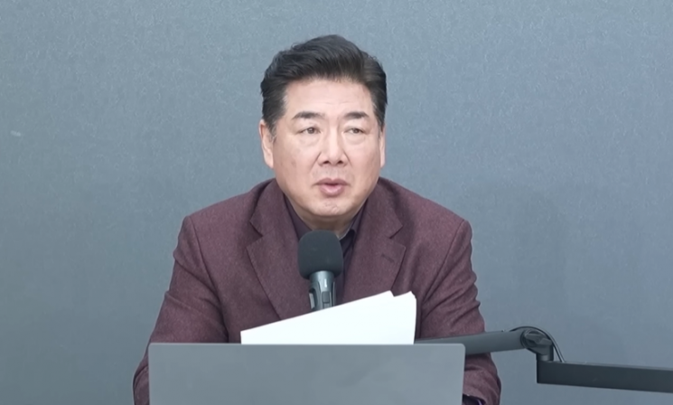 마주보고 달리는 국힘…고성국엔 '탈당권고' 배현진엔 '원칙대로'