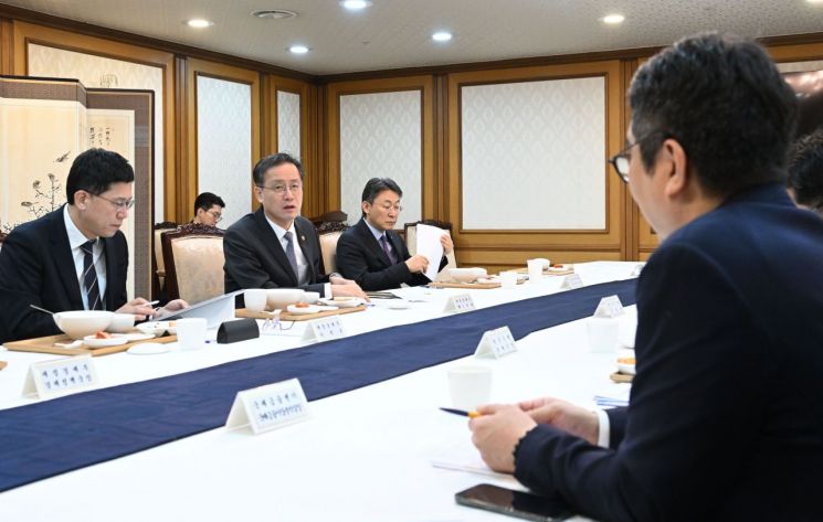 정부, 워시發 쇼크에…"실물경제·금융시장 여건은 견조…24시간 모니터링"