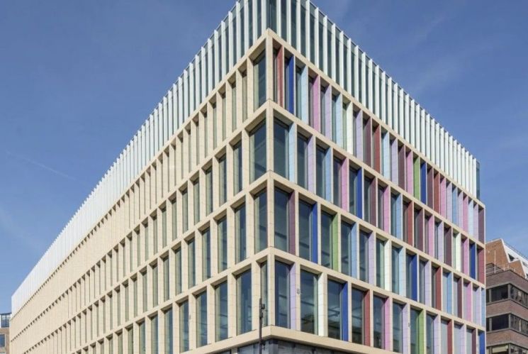 틱톡 런던 지사. 미국, 중국 외 대부분의 글로벌 서비스는 이곳에서 담당하며, 2024년 기준 7900명 넘는 직원을 고용하고 있다. 시티AM 홈페이지 캡처