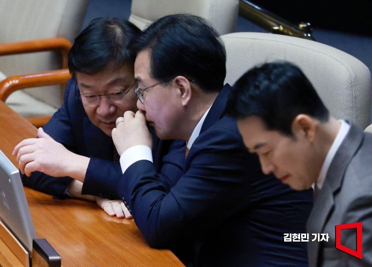 [포토] 대화하는 송언석-정점식