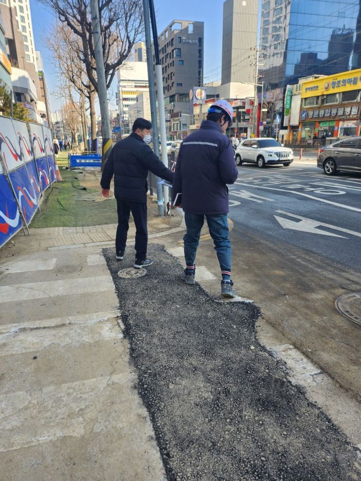 구리시, 대형 공사장 도로점용 실태 현장점검…"시민 보행권 확보 총력"