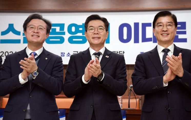 Kim Yunhyeong: "Song Younggil Will 100% Run for Party Leader Race," Ha Heongi: "He Should Get a Strategic Nomination" [Current Affairs Show]