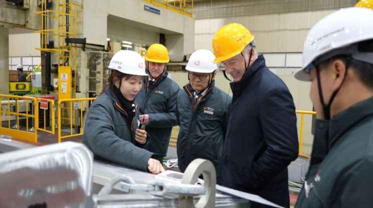 Hanwha Aerospace Proposes Integrated K9, Redback, and Chunmoo Solution to Canadian Defence Procurement Minister