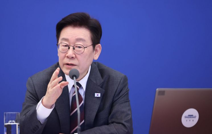 李대통령 "창업 중심 국가, 정부 역량 집중해야…규제 원점 검토하라"