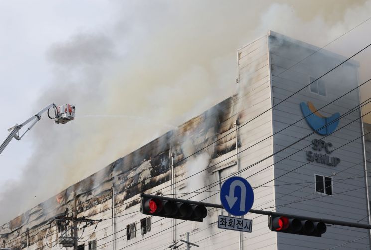 SPC삼립 시화공장 화재…"추가 인명피해 가능성 없어"(종합)
