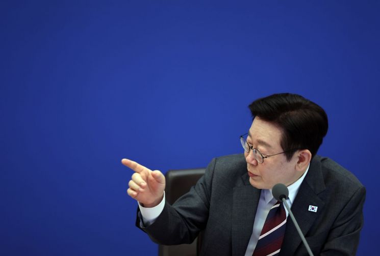 이재명 대통령 "연명치료 중단, 인센티브 있었으면"