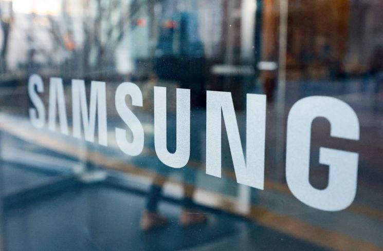 "판 뒤집는다" 반격 준비하는 삼성, '세계최초' 꺼냈다