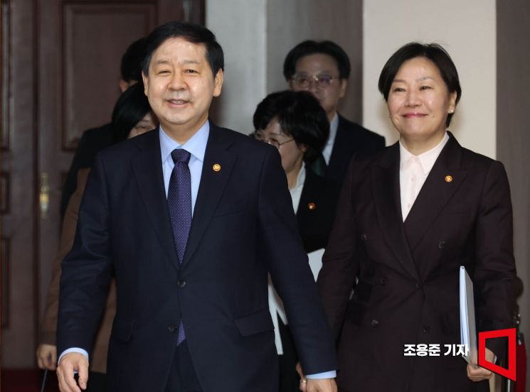 [포토] 경제관계장관회의 참석하는 구윤철 경제부총리