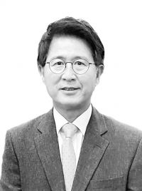 [논단]극단의 정치시대, 새로운 언론권력