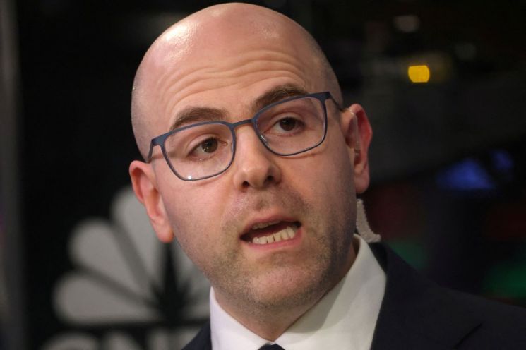 '트럼프 측근' 마이런, 백악관 관두고 Fed 이사직 계속