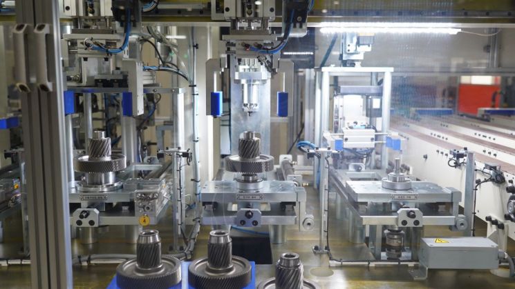 전기차·로봇 부품 기업으로 '전환'…대동기어 현장 가보니 