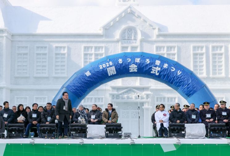 이장우 대전시장, 일본 삿포로서 제76회 '눈축제' 관람