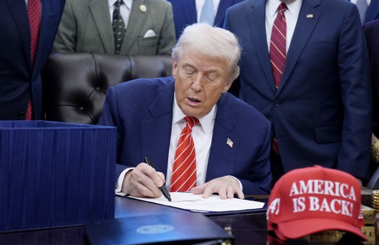 트럼프 "금리 내려야…하메네이, 매우 걱정해야"