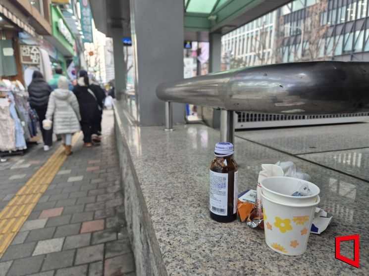 "여기가 쓰레기 버리는 데인 줄"…관광객 40만명 몰리는데 쓰레기통은 '0'