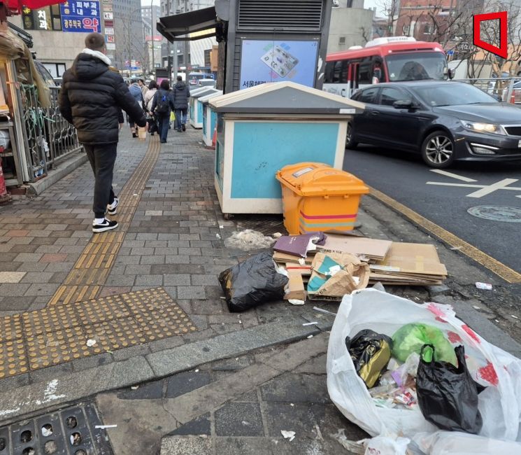 "여기가 쓰레기 버리는 데인 줄"…관광객 40만명 몰리는데 쓰레기통은 '0'