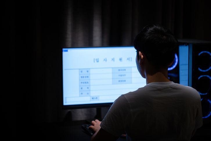 "My Son Never Goes Outside"...As Staying Home Replaces Work, Social Costs Reach 5.3 Trillion Won