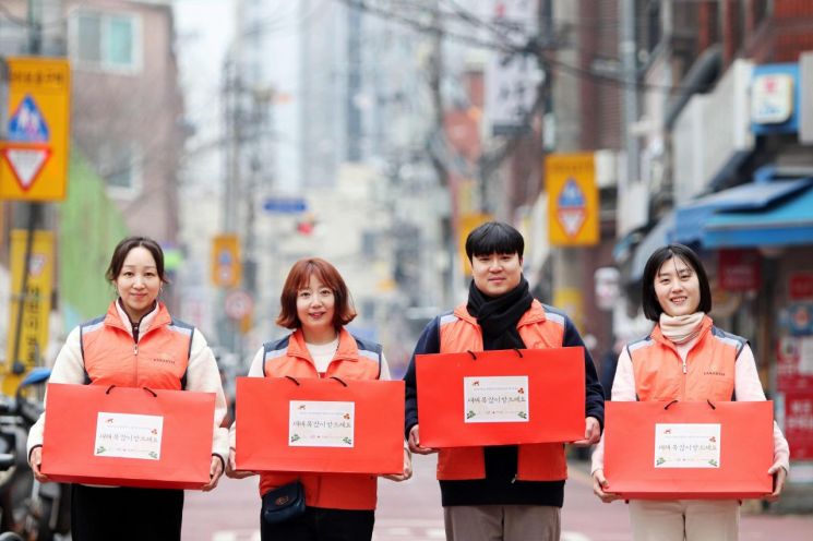 파라다이스그룹, 설 앞두고 지역 어르신에 온정 나눔