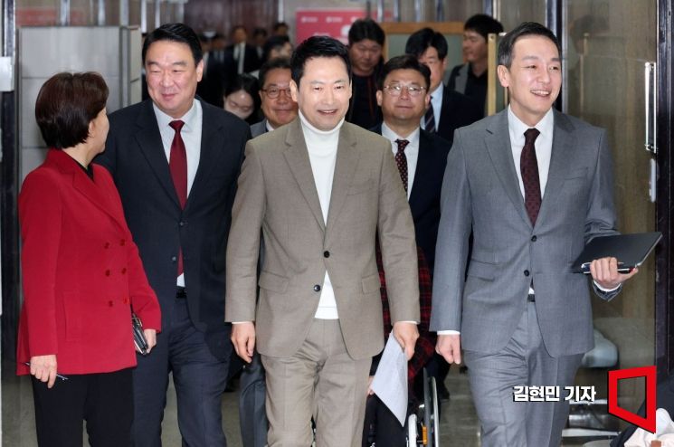 장동혁 "당대표 사퇴, 전당원투표로 결정…누구든 정치생명 걸고 요구를"