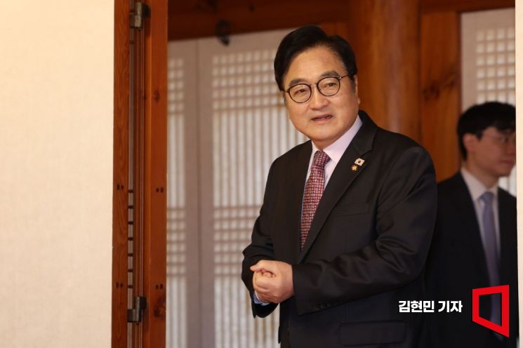 우원식 국회의장이 쏘아올린 개헌 신호탄…현실은 여전히 '첩첩산중'