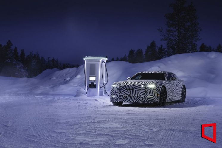 "빙판도 거침없다" 재규어 '럭셔리 GT' 혹한기 테스트 포착